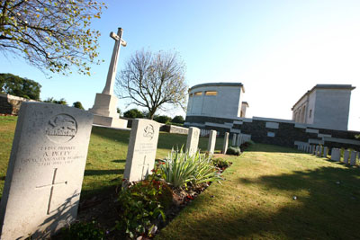 Louverval Military Cemetery and Cambrai Memorial - Doignies / Samuel Dhote