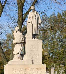 Statue du Genéral Maistre - Ablain-Saint-Nazaire / Samuel Dhote
